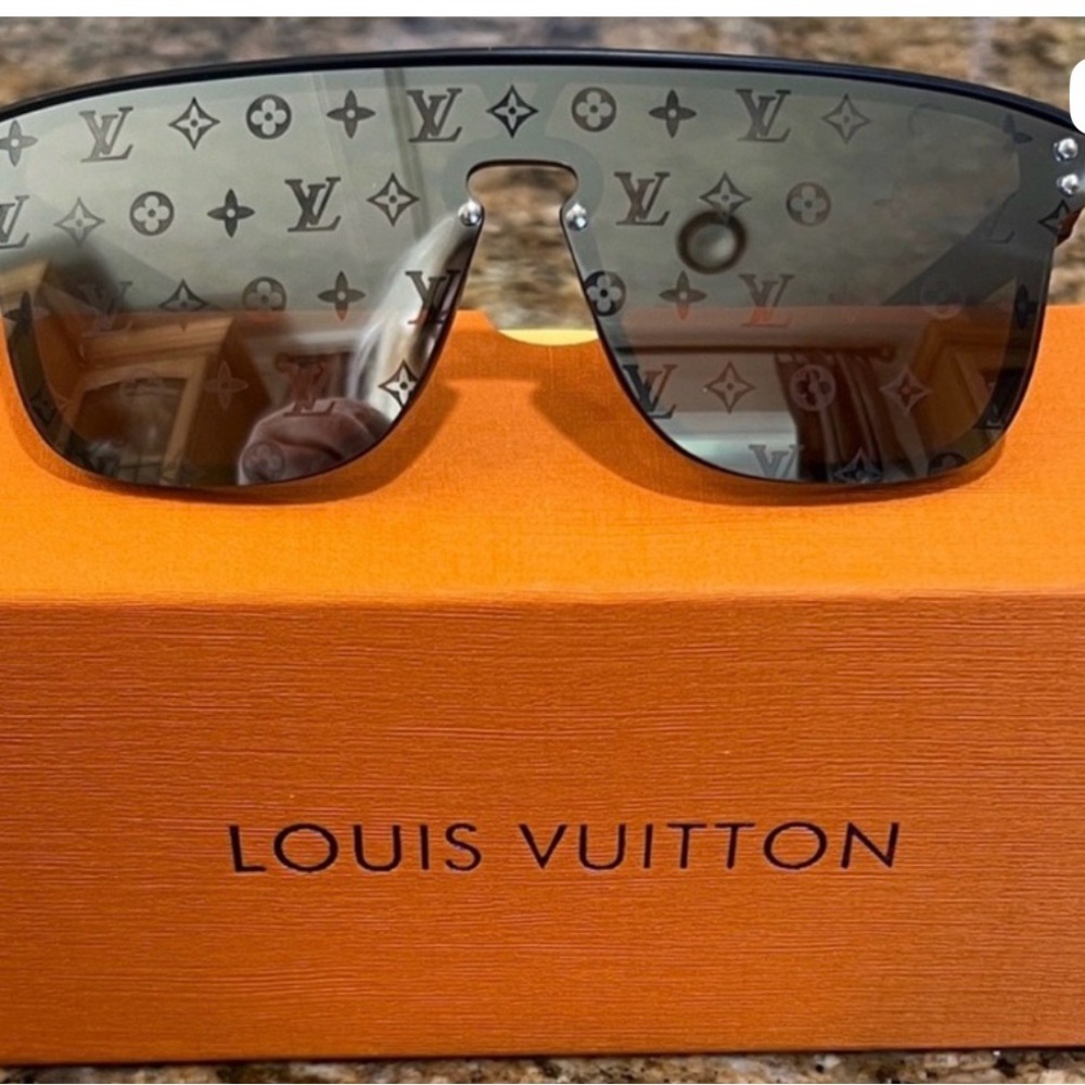 Louis Vuitton Black Sunglasses - Picture 3 of 3